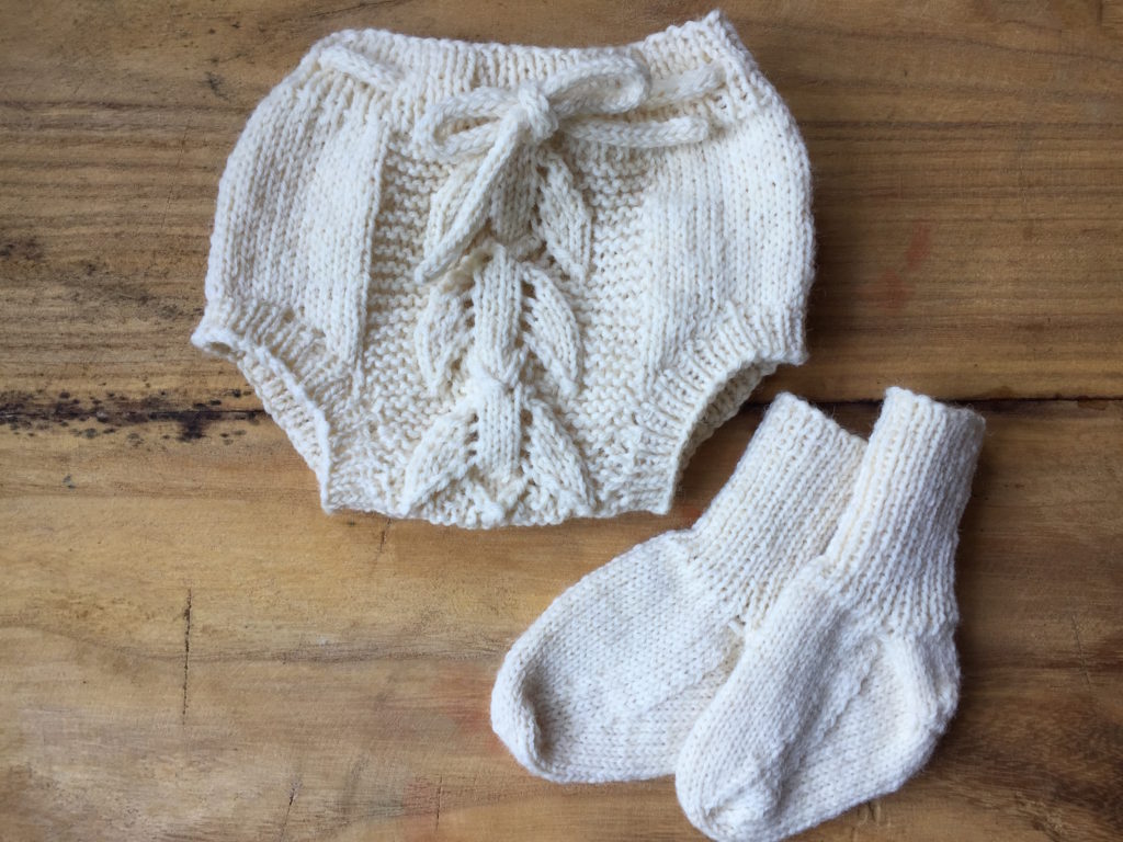 Heirloom hand knit tulip baby bloomers and matching baby socks